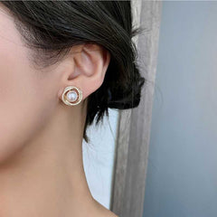 Women's Geometric Pearl Earrings Studded With Stones