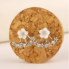 Women's Fashion Floral Stud Earrings With  Exquisite Zircon