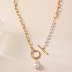 Vintage Inspired Elegant Faux Pearl Pendant Necklace with Golden Clavicle Chain