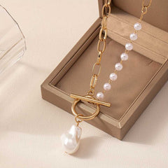 Vintage Inspired Elegant Faux Pearl Pendant Necklace with Golden Clavicle Chain
