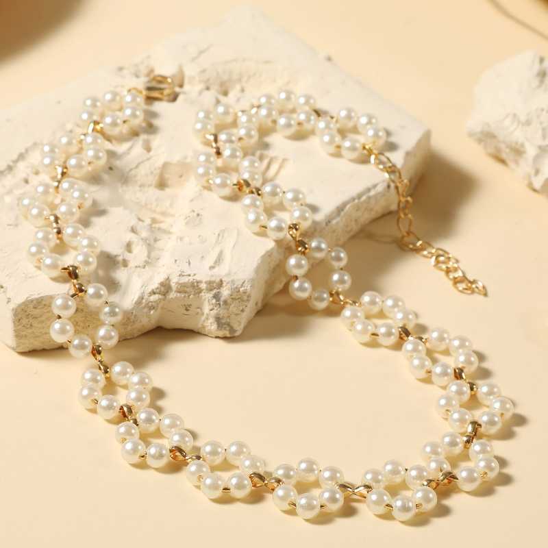 Faux Pearl Beaded Clavicle Chain Hollow Flower Necklace.