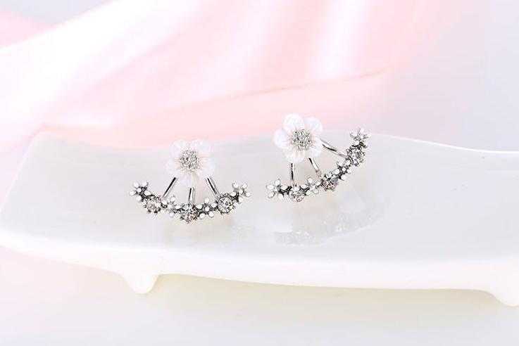Women's Fashion Floral Stud Earrings With  Exquisite Zircon