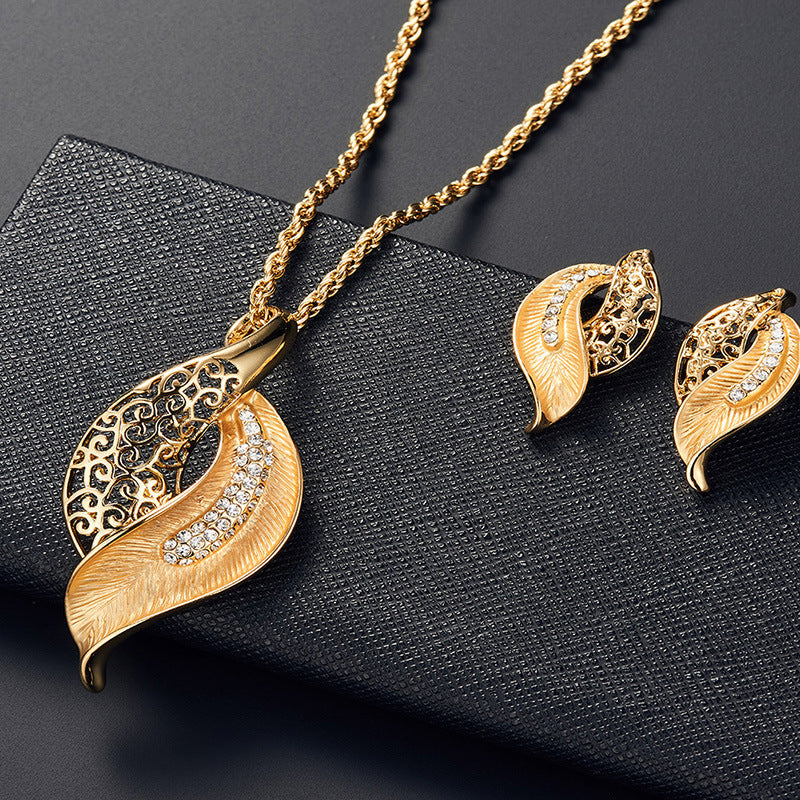 Hollow Leaf Shape Jewelry Set with Rhinestones Pendant Necklace & Earrings