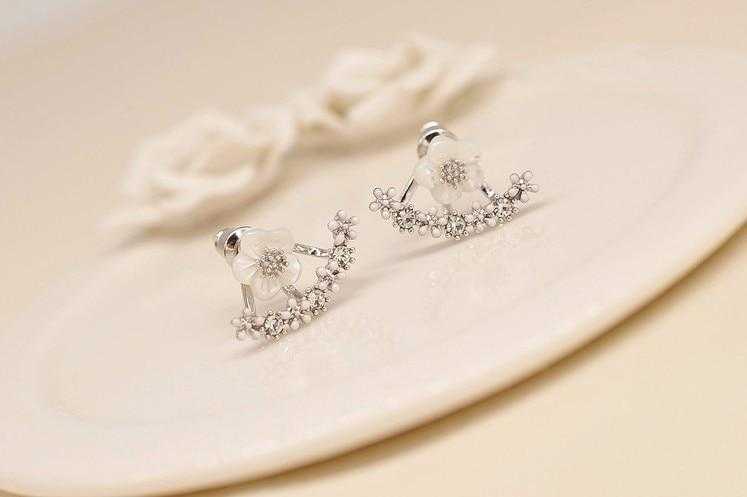 Women's Fashion Floral Stud Earrings With  Exquisite Zircon